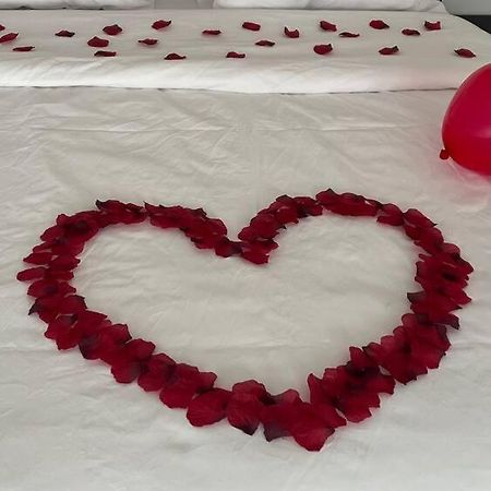 Suite « Body Love » - Jacuzzi Privatif Creteil Luaran gambar