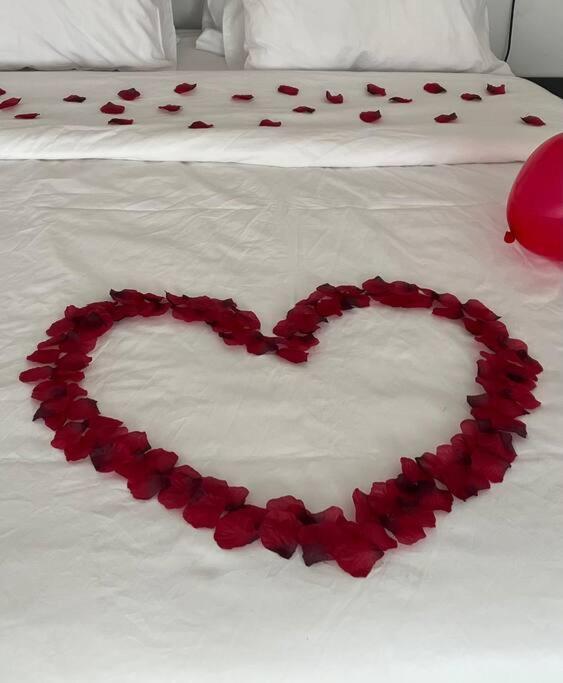 Suite « Body Love » - Jacuzzi Privatif Creteil Luaran gambar