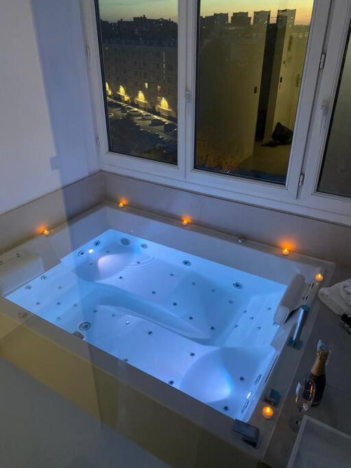 Suite « Body Love » - Jacuzzi Privatif Creteil Luaran gambar