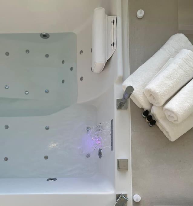 Suite « Body Love » - Jacuzzi Privatif Creteil Luaran gambar